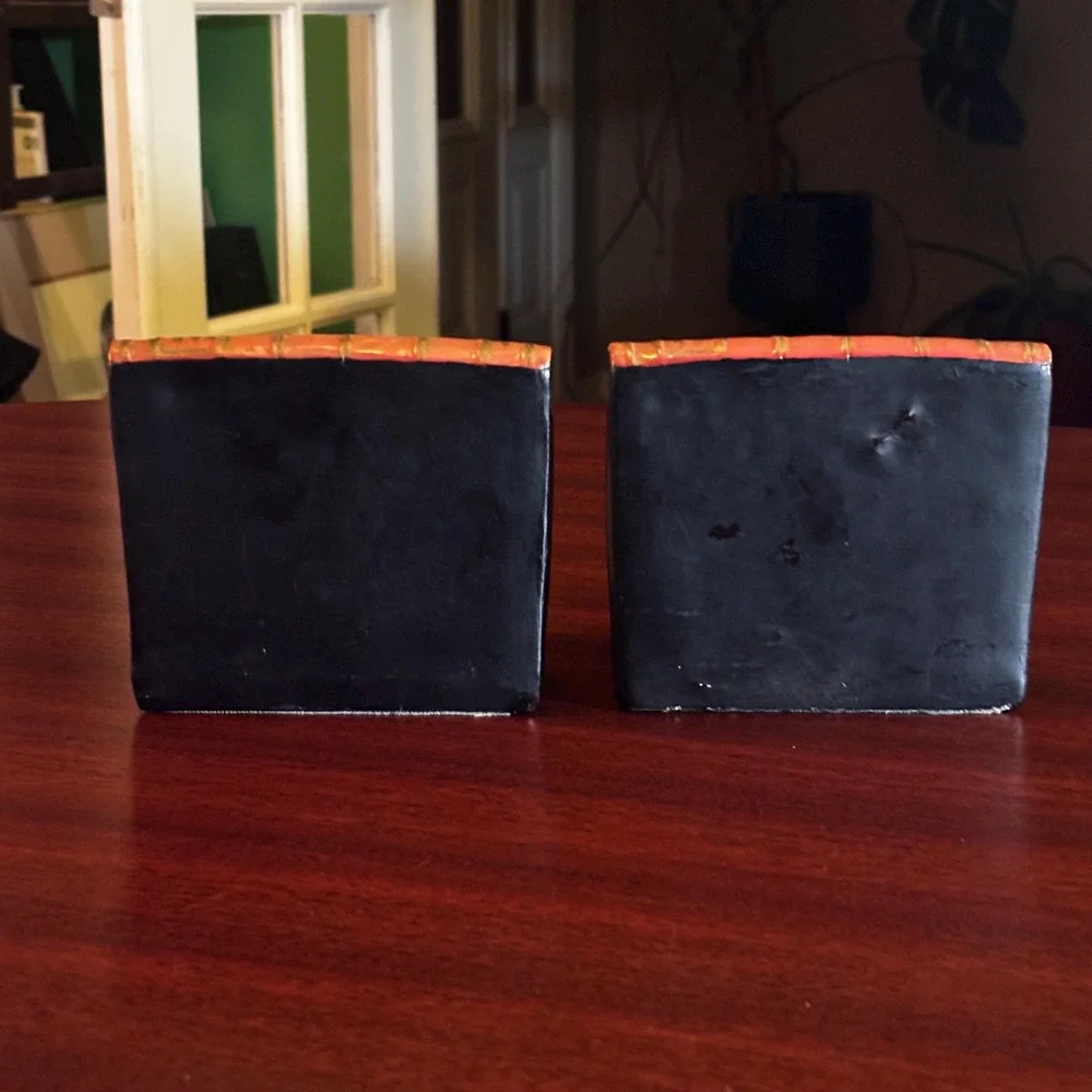 Cast Plaster Vintage Bookends – Felt Bottoms, Stack of Books Design, 5.25x4x4.5